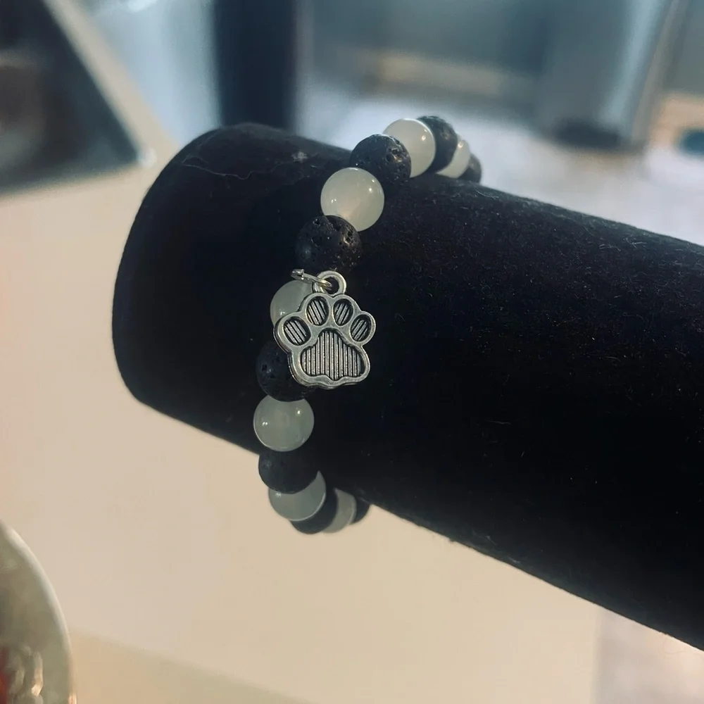 Handmade paw print bracelet with lava stone and white glass beads - Picture 1 of 1